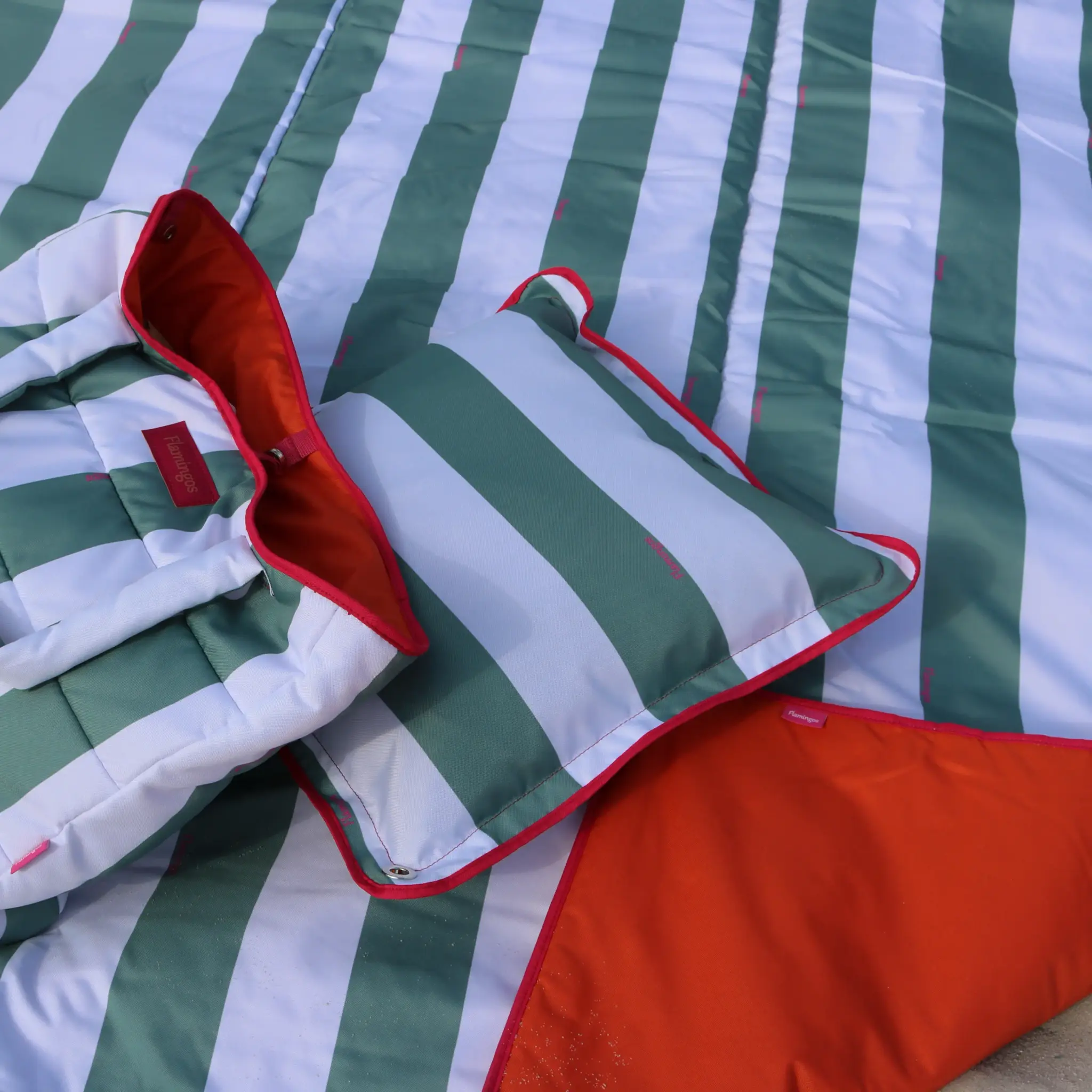 Mata na plażę Egina